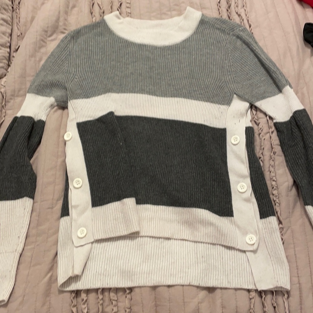 Cute Gently Used Sweater !